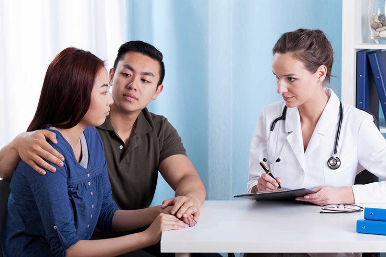 Yếu tố tuổi tác, di truyền và lỗi nhiễm sắc thể